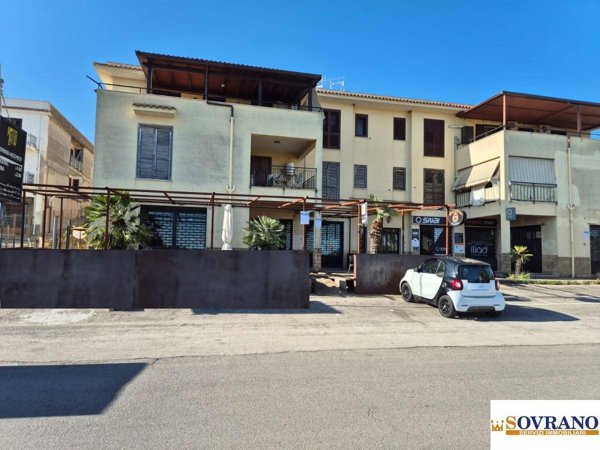 locale commerciale in affitto a Carini