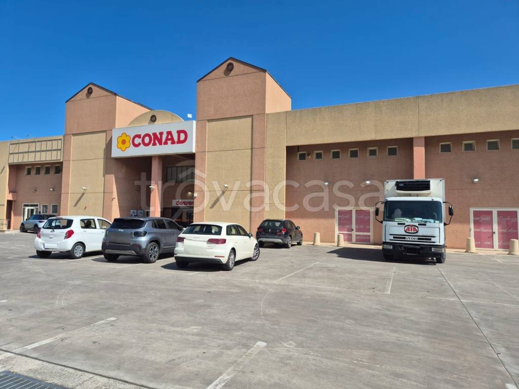 locale commerciale in affitto a Carini