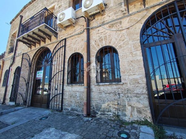 locale commerciale in affitto a Carini