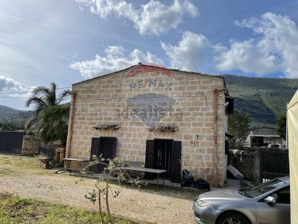 locale commerciale in affitto a Carini