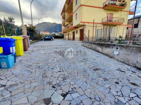 locale commerciale in affitto a Carini