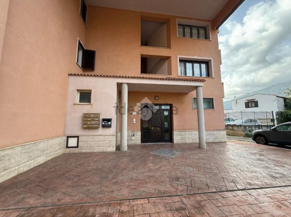 locale commerciale in affitto a Carini