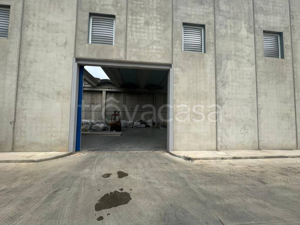 locale commerciale in affitto a Carini