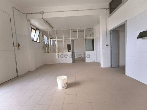 locale commerciale in affitto a Carini