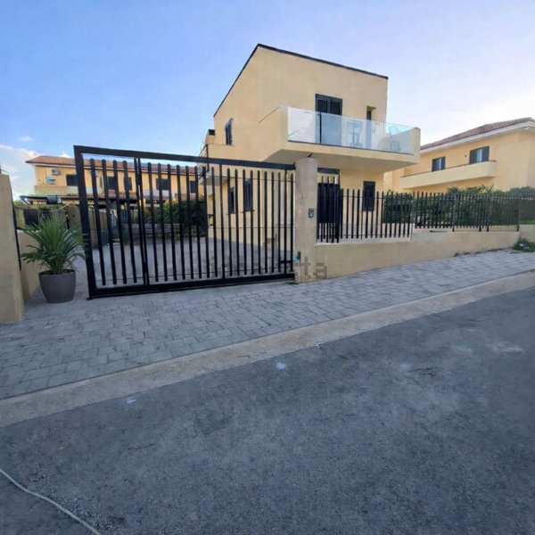 pentavano in affitto a Carini