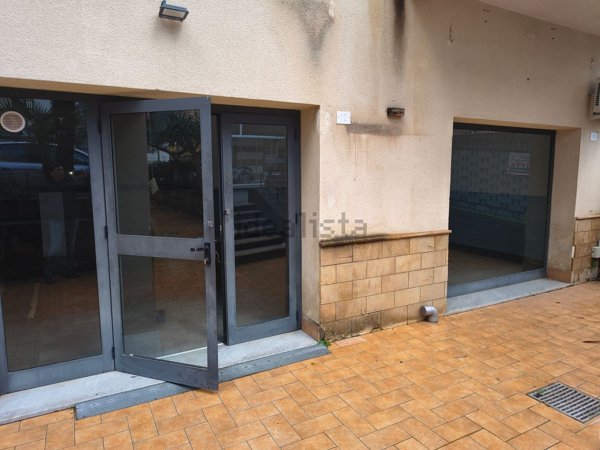 locale commerciale in affitto a Carini