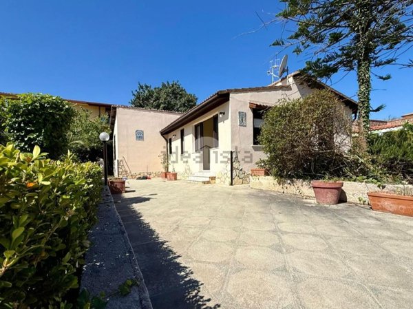 casa indipendente in affitto a Carini in zona Piraineto