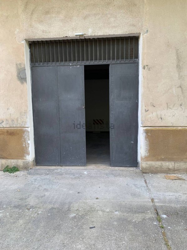 locale di sgombero in affitto a Carini
