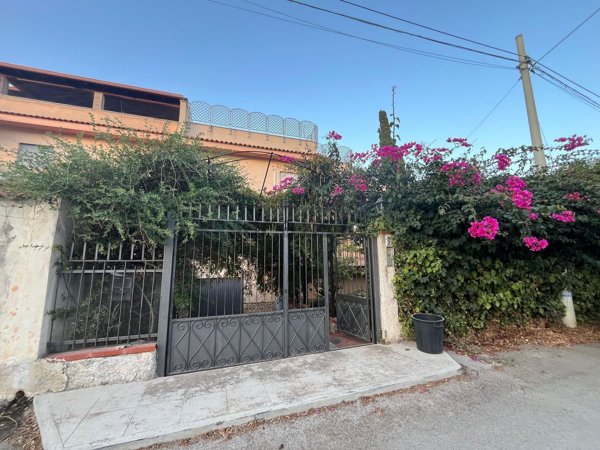 appartamento in affitto a Carini in zona Piraineto
