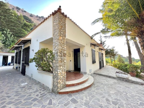 casa indipendente in affitto a Cinisi