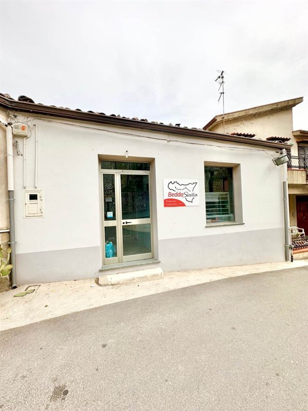 negozio in affitto a Giuliana