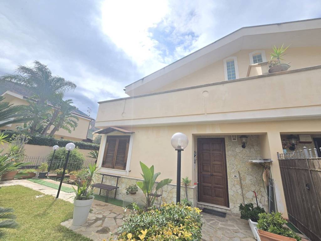 casa indipendente in affitto ad Isola delle Femmine