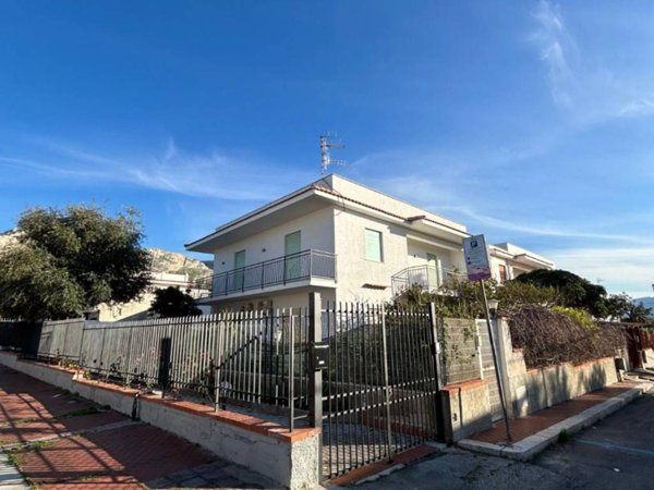 casa indipendente in affitto ad Isola delle Femmine