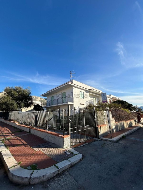 casa indipendente in affitto ad Isola delle Femmine