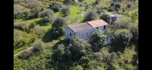 locale di sgombero in affitto a Lascari