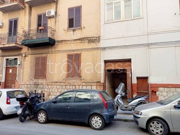 locale di sgombero in affitto a Palermo in zona Zisa