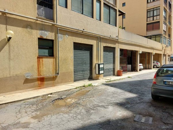 locale commerciale in affitto a Palermo in zona Uditore