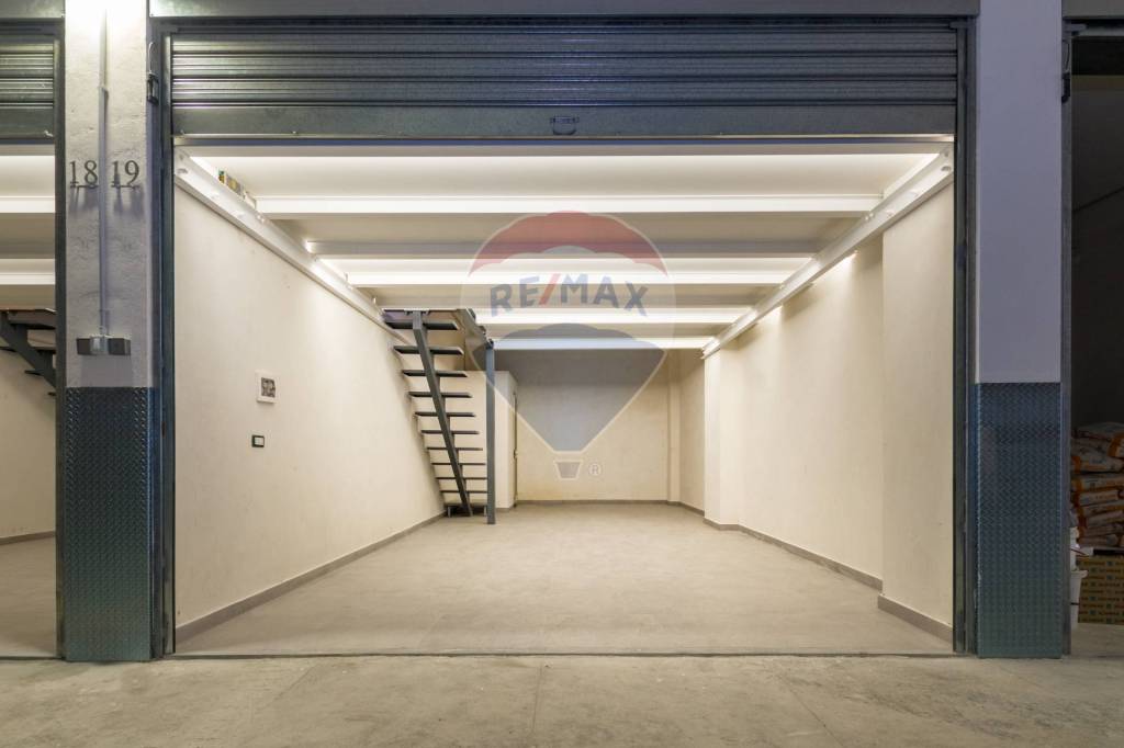 locale di sgombero in affitto a Palermo in zona Malaspina/Palagonia