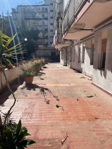 negozio in affitto a Palermo in zona Uditore