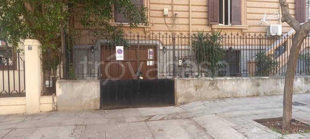 locale di sgombero in affitto a Palermo in zona Politeama