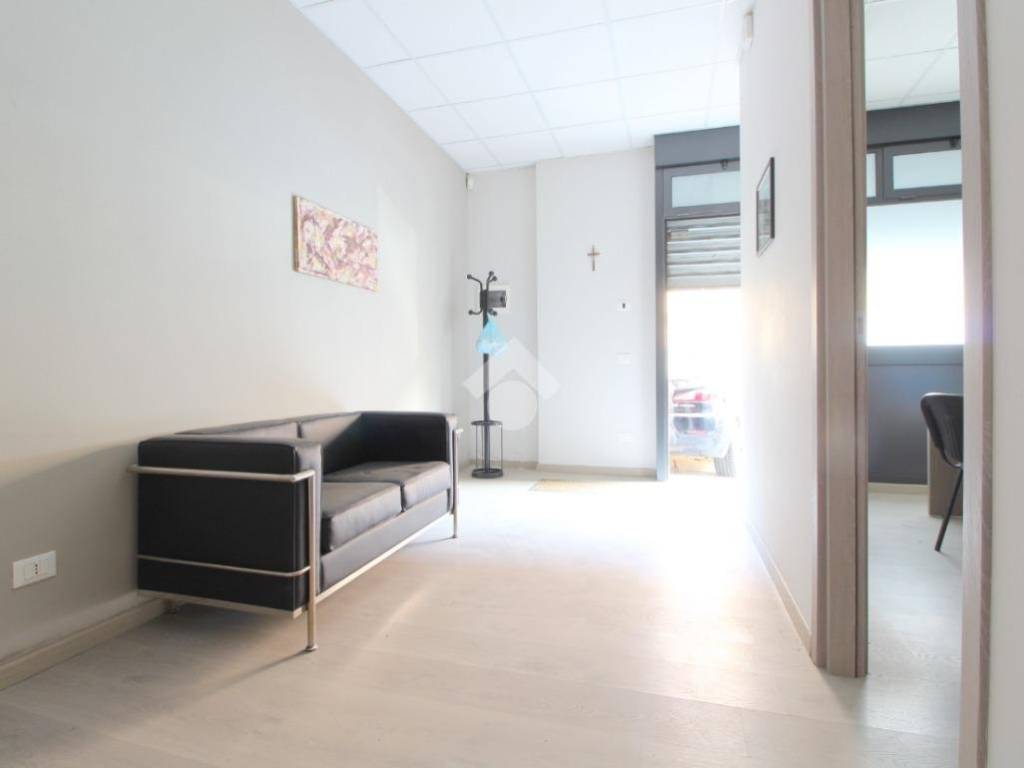 locale commerciale in affitto a Palermo in zona Cruillas