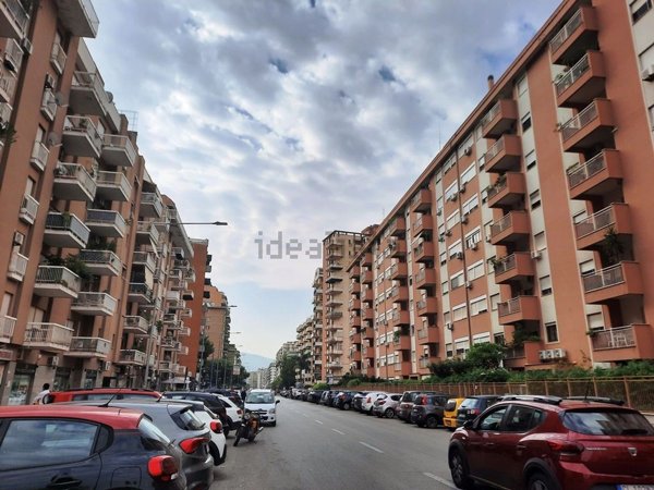 locale commerciale in affitto a Palermo