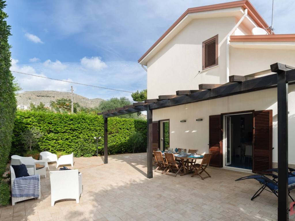 casa indipendente in affitto a Palermo in zona Mondello
