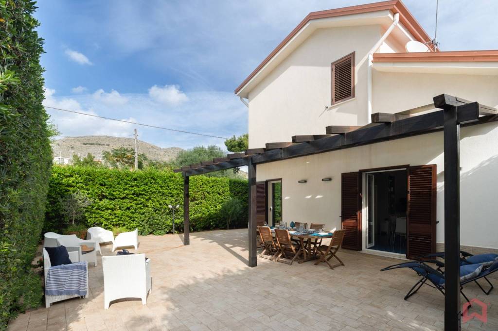 casa indipendente in affitto a Palermo in zona Mondello