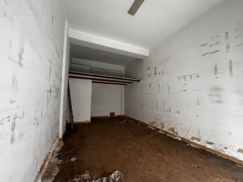 negozio in affitto a Palermo in zona Politeama