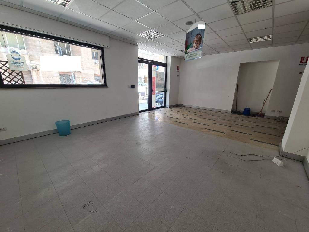 negozio in affitto a Palermo in zona Libertà