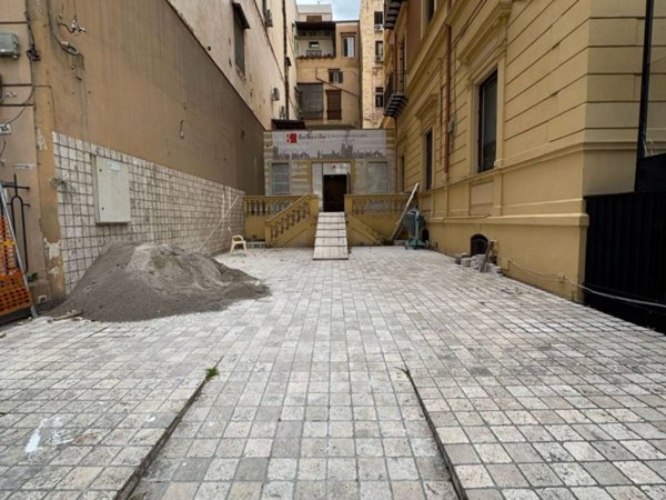 negozio in affitto a Palermo in zona Libertà