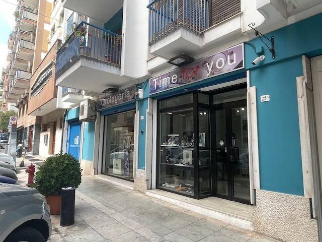 negozio in affitto a Palermo in zona Libertà