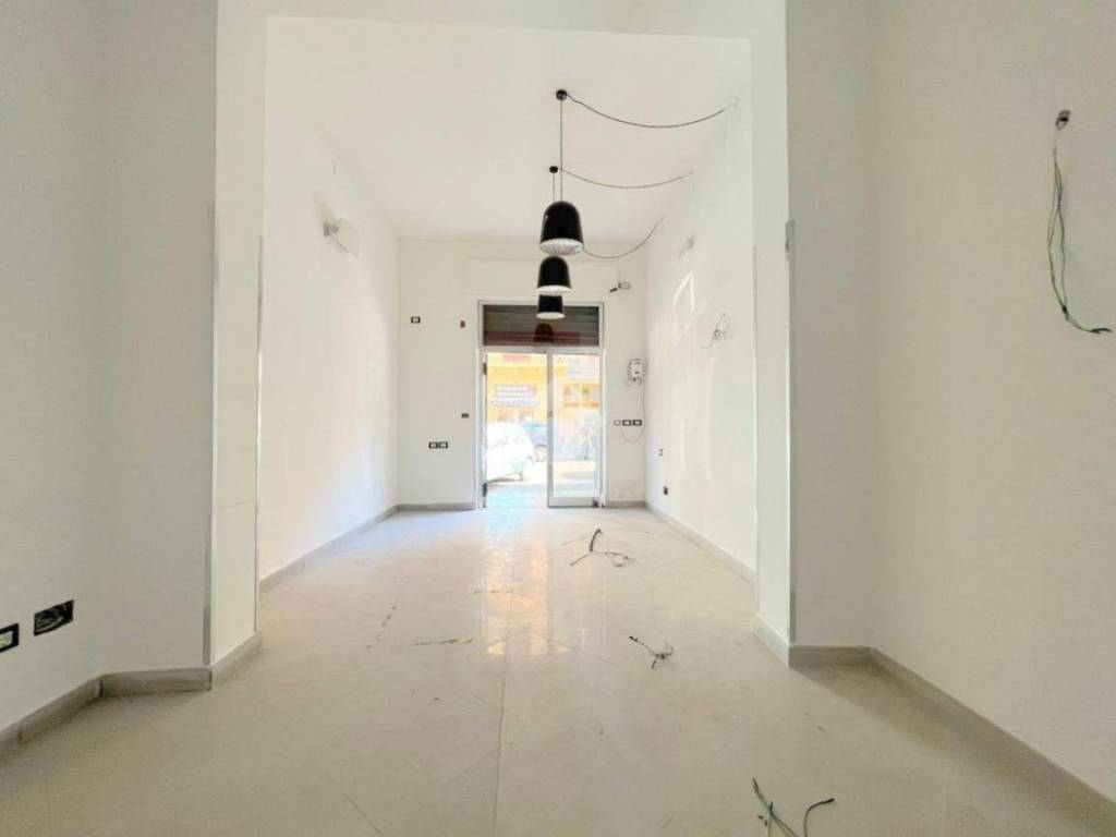 negozio in affitto a Palermo in zona Noce