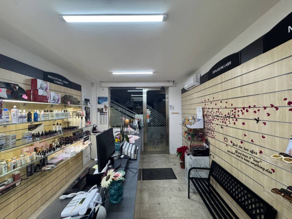 negozio in affitto a Palermo in zona Uditore