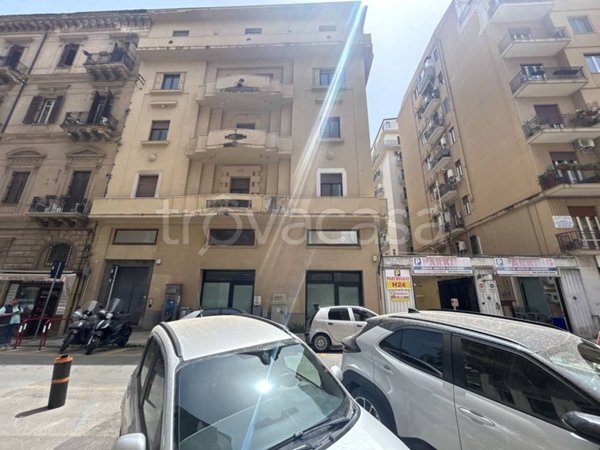 negozio in affitto a Palermo in zona Politeama
