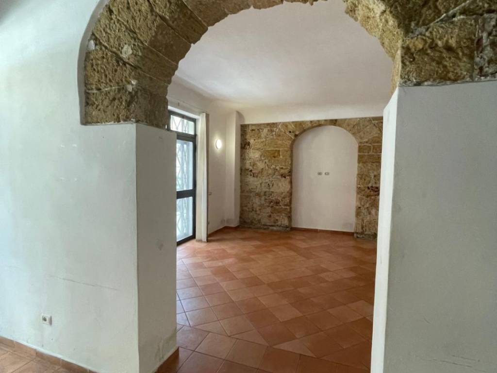 negozio in affitto a Palermo