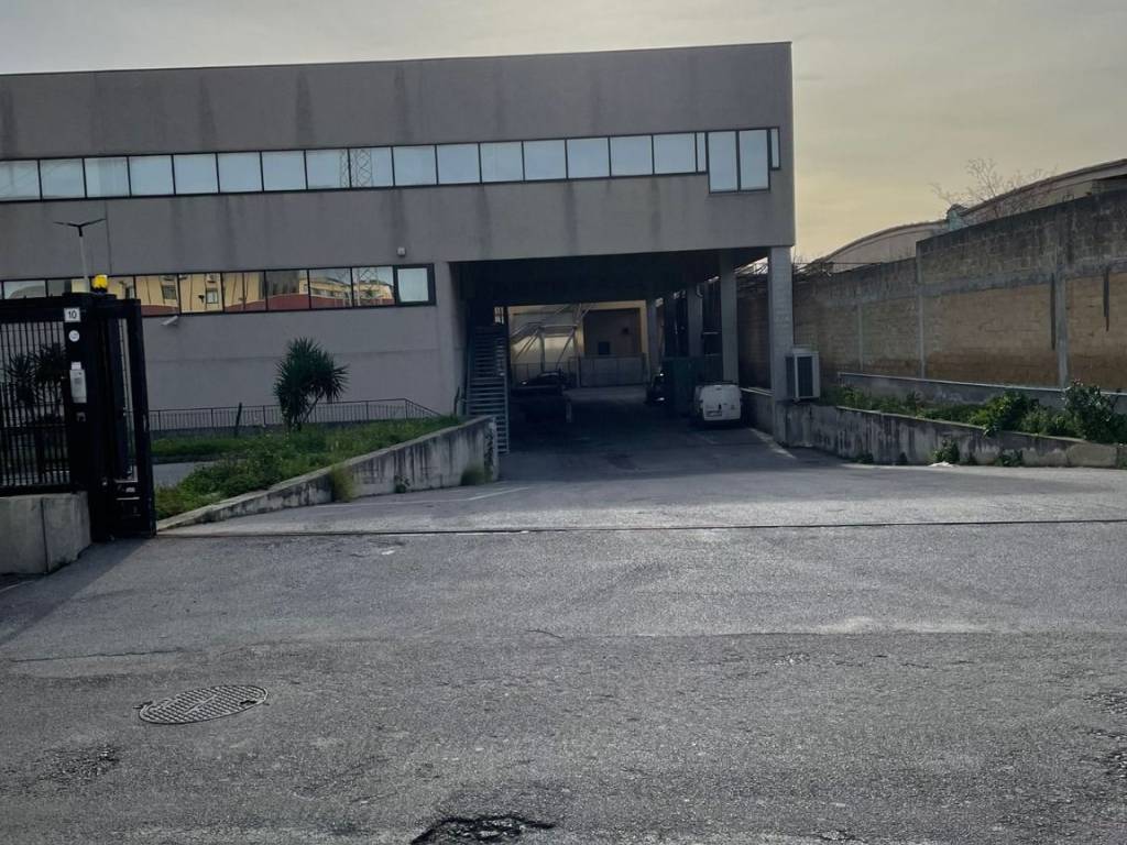 locale commerciale in affitto a Palermo in zona Pallavicino