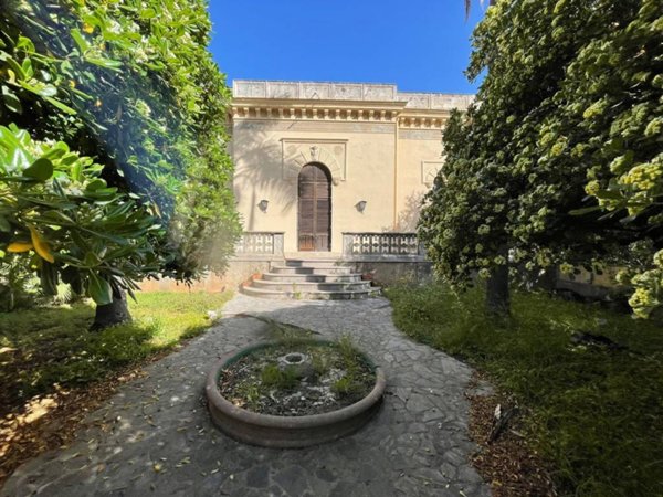 casa indipendente in affitto a Palermo in zona San Lorenzo