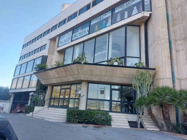 negozio in affitto a Palermo in zona Uditore