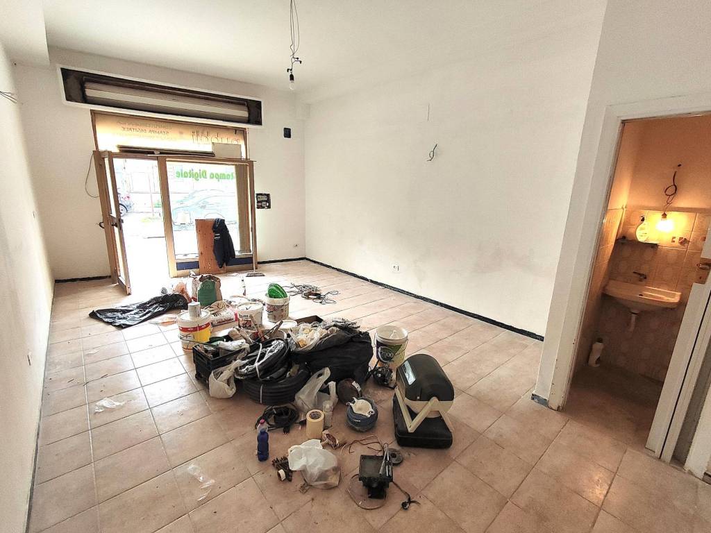 negozio in affitto a Palermo in zona Malaspina/Palagonia