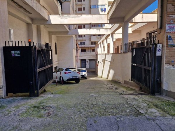 locale commerciale in affitto a Palermo in zona Libertà