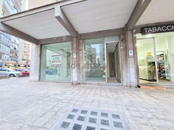 locale commerciale in affitto a Palermo