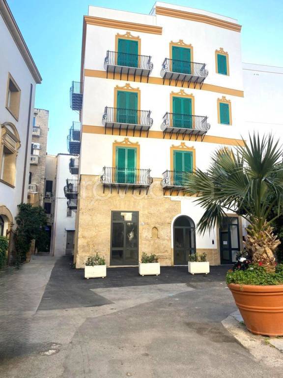 negozio in affitto a Palermo in zona Libertà