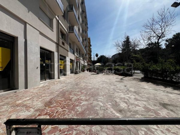 negozio in affitto a Palermo in zona Libertà