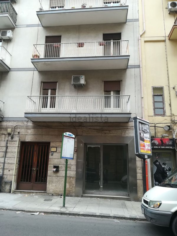 negozio in affitto a Palermo in zona Libertà