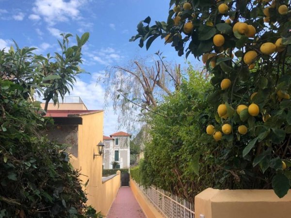 casa indipendente in affitto a Palermo in zona Mondello