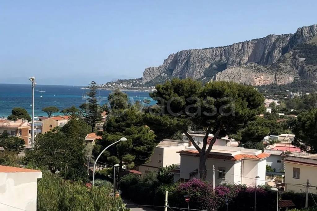 appartamento in affitto a Palermo in zona Mondello