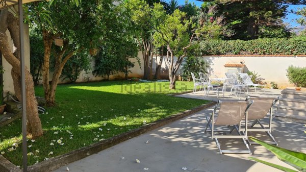 casa indipendente in affitto a Palermo in zona Mondello