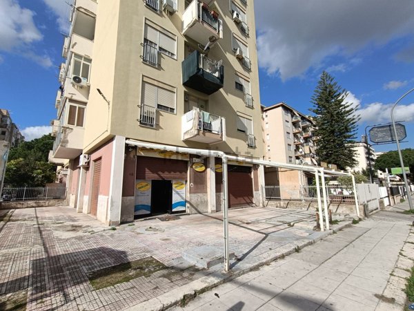 negozio in affitto a Palermo in zona Zisa