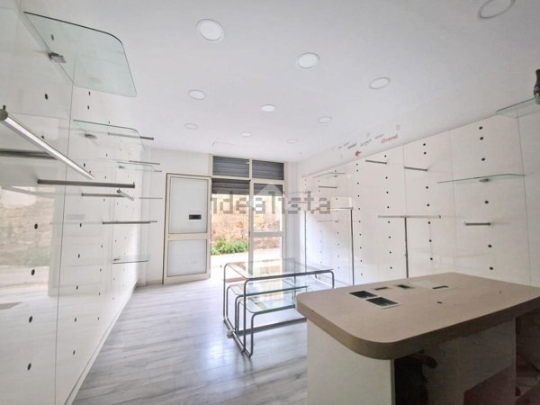 locale commerciale in affitto a Palermo in zona Altarello